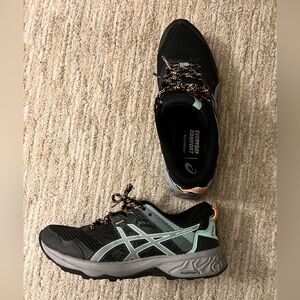 The ASICS Gel-Sonoma 5